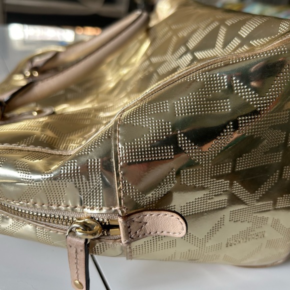 Michal Kors shiny gold bag INCLUDES matching wallet. - Picture 4 of 8